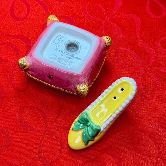 Collectible Fitz and Floyd Cinderella shoe salt and pepper - Picture 3 of 3